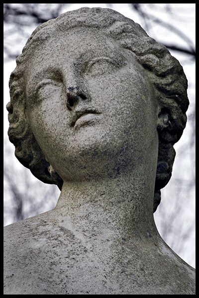 statue #08