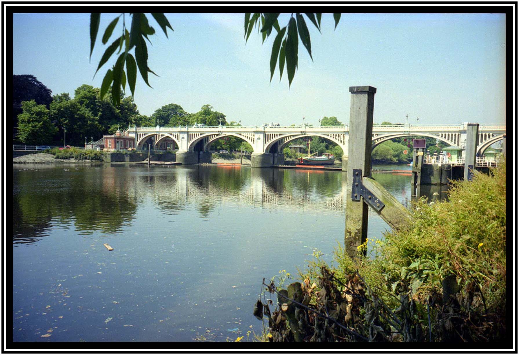 2001 06 25 Richmond Lock.jpg