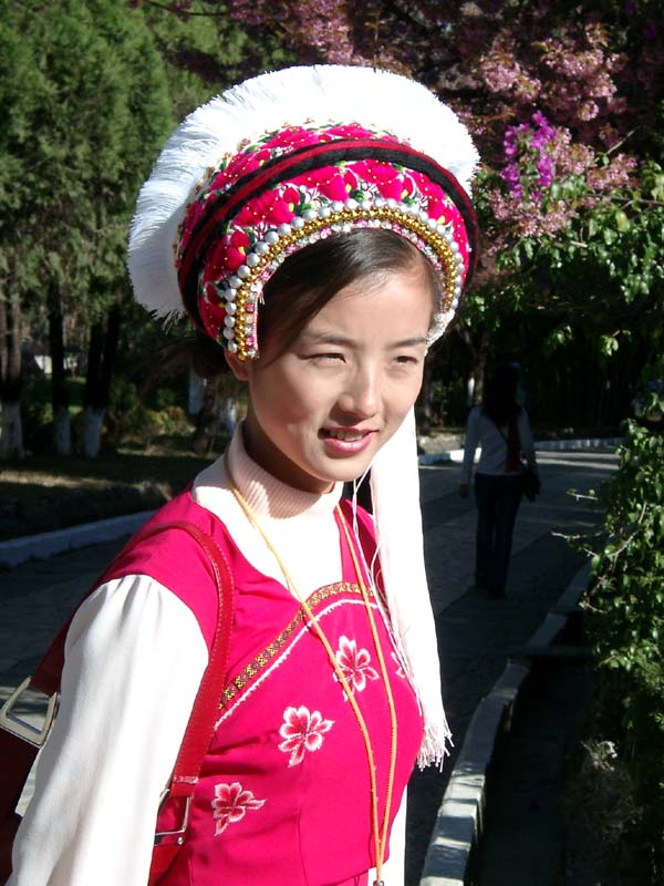 Our Tour Guide, Miss Zhou<br />大理服飾
