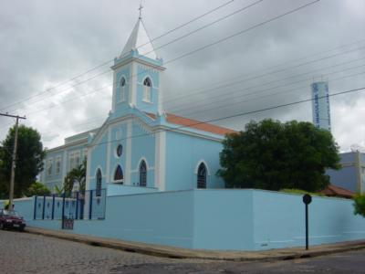 Kirkja sem er hluti af finasta einkaskola baejarins - Colegio Maria Imaculada.JPG