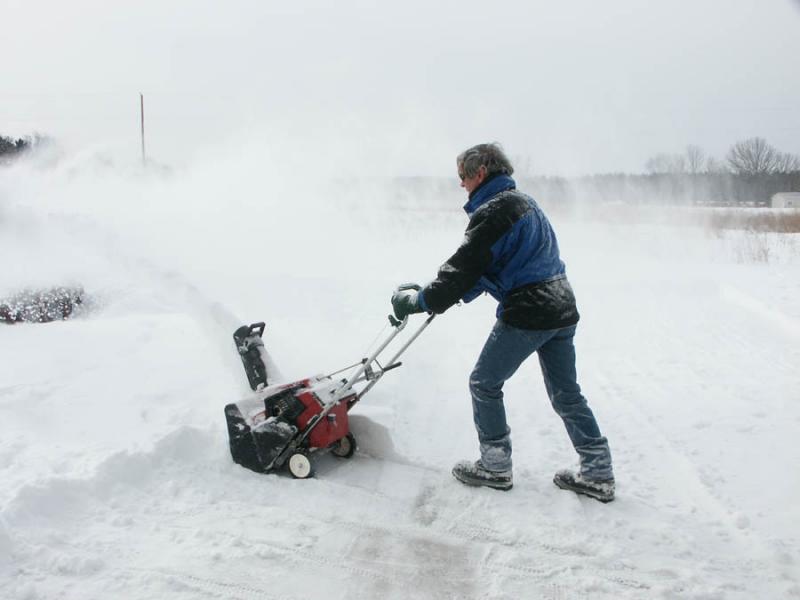 snow blowing.jpg