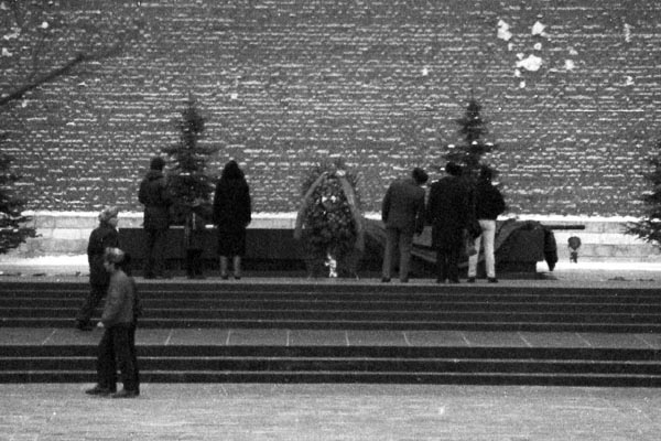 Tomb of the Unknown Soldier, Alexandrovsky Gardens on the Kremlin Wall