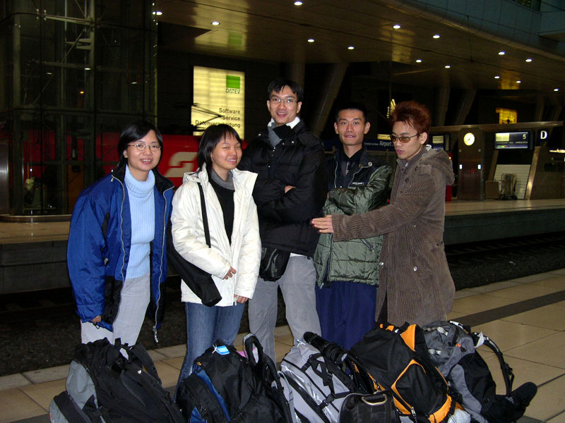 Fernbahnhof, The backpackers and their backpacks DSCN2469.jpg