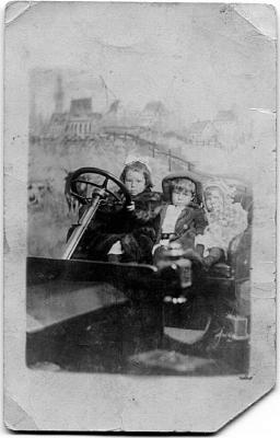 Cele Mort and Agnes 1912.jpg