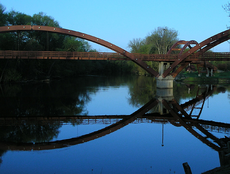 Tridge in Blue
