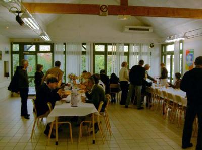 Het zondagmorgenontbijt in het schoolrestaurant