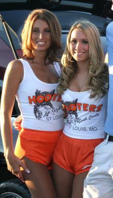 Car Show at Hooters!