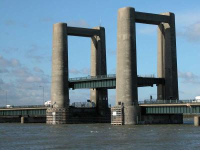 Kingsferry Bridge - Going Up