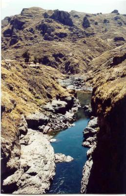 Keshwa Chaca above the rio Apurimac in the dry season