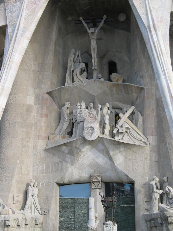 Sagrada Familia Rear Entrance2.jpg