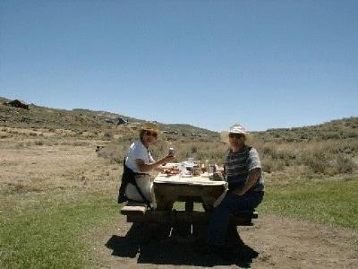u21/rackwe/medium/35094886.010DinningattheBodieBringYourOwnLunchoutsidecafe.jpg