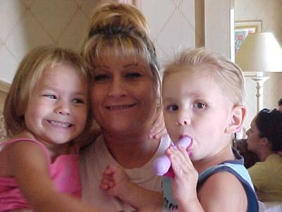 u21/seanflannery/medium/12585428.DarlenGrandkids.jpg