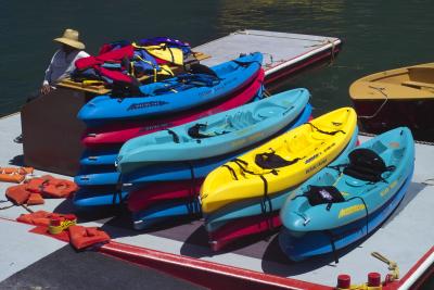 santa catalina CA lettering on kayaks show single pixel color features