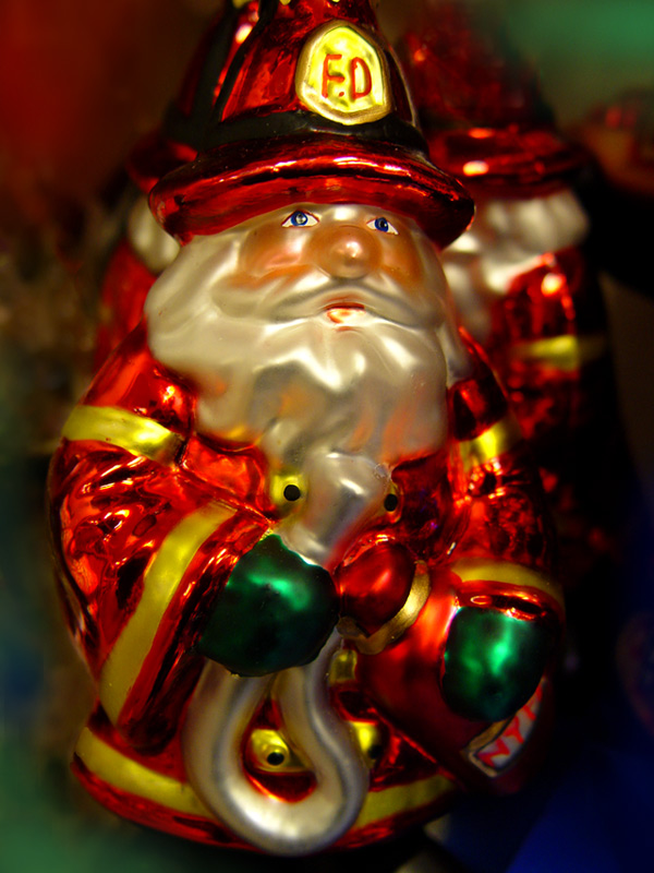 <B>Santa to the Rescue</b><br><font size=2> by Nee</font>
