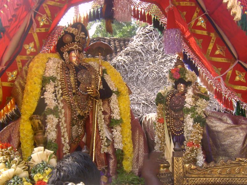 Thirumangai Mannan with Kumuthavalli Nacchiyar2