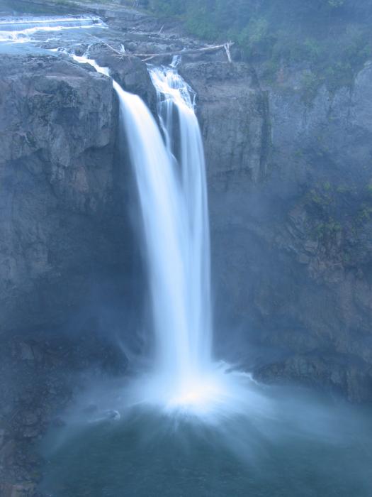 SnoqualmieFalls6:06AMUncropped.jpg