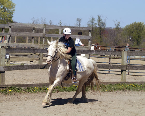 DSC_7030w_girlridingwhite.jpg