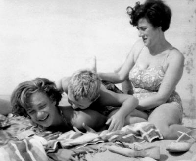 Margy,Ben-Edith-beach,'54.jpg