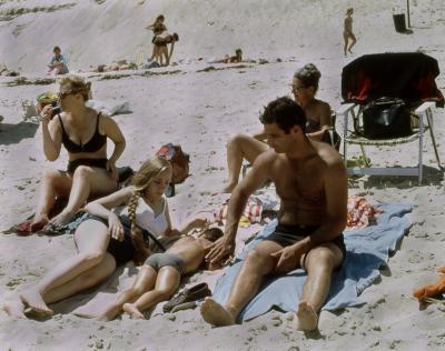 Becky,Liz-beach,'68.jpg