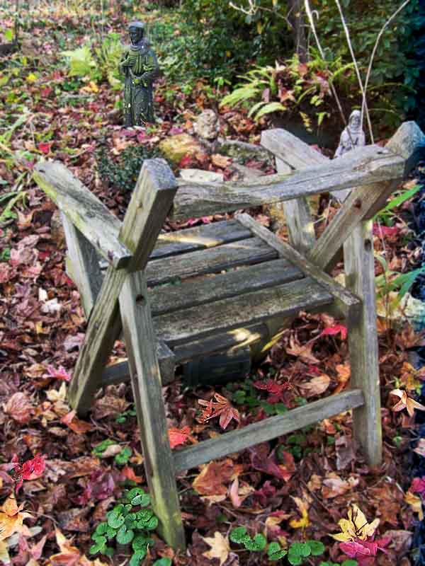 26 NOV 04 JUST SITTING AROUND