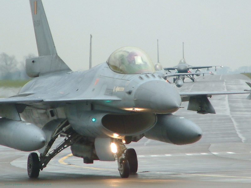 Belgian AF F-16s Waddington Nov 2004