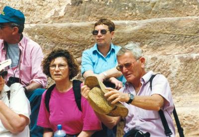 חברי החותרים בטיול לירדן - בפטרה