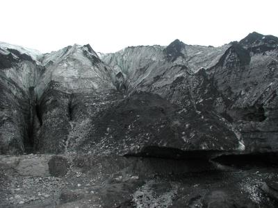 Glacier with volcano-ash