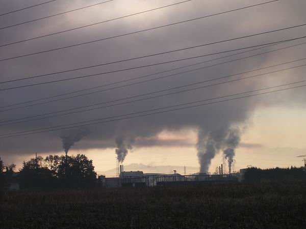 Pollution ?? La respiration des usines.