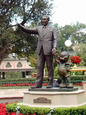 Walt and Mickey Statute in Magic Kingdom 12/01 Minolta DImage V