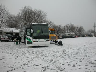 Tour bus arrived at 9:00 a.m. to beat the traffic