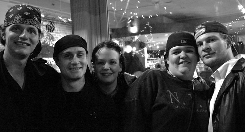 Nov. 26, 2004 - Street buds