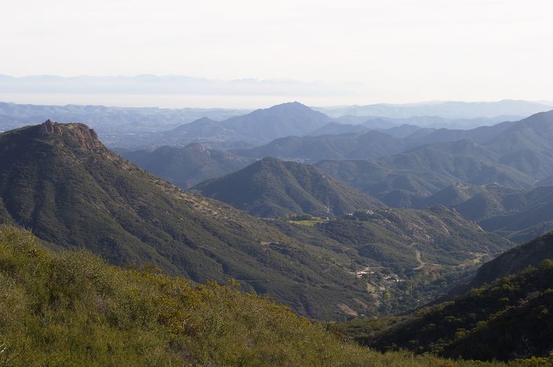Start hike to Sandstone Peak