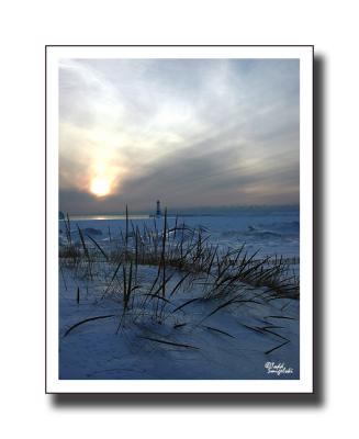 u22/todd_smigelski/medium/13742645.Frankfortbaylighthousewinterframe.jpg