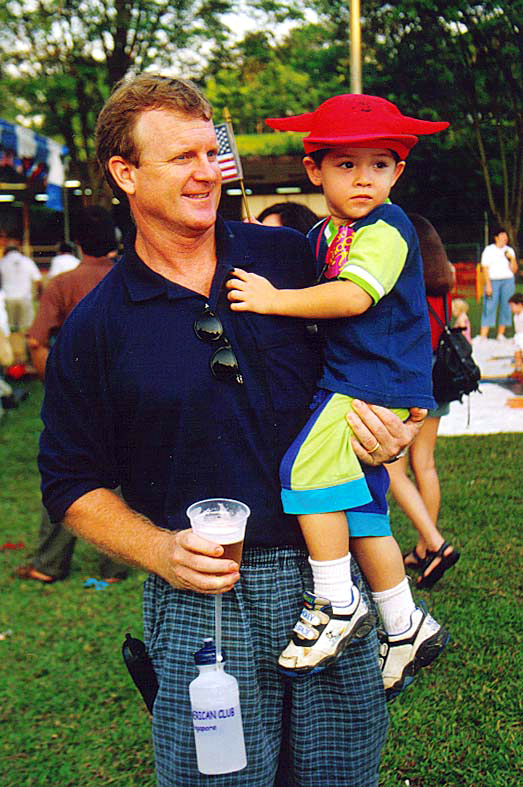 00 Singapore 4th of July - Peter and Christian Redden