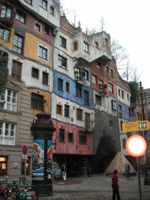 HundertWasserHouse01.JPG