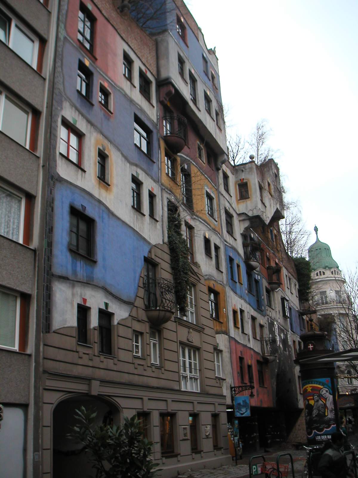 HundertWasserHouse02.JPG