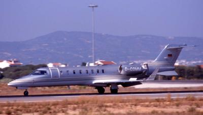 u23/airpaul/medium/12847762.DCOMMLearjet.jpg