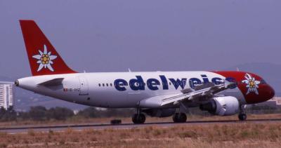 HB-IHZ Edelweiss A320.jpg