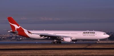 VH-QPC  Qantas   A330  arriving.jpg
