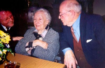 u23/anthonyr/medium/12816496.Granddadgetsoutofhand.jpg