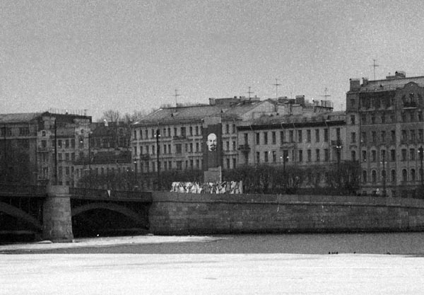 Lenin overlooking the Neva River in Leningrad