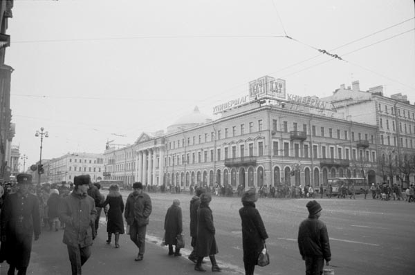 Walking along Nevsky Prospekt
