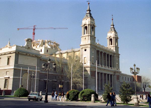 Almudena Cathedral under construction, 1992