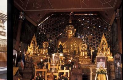 IMG002-wat in chiang mai.jpg