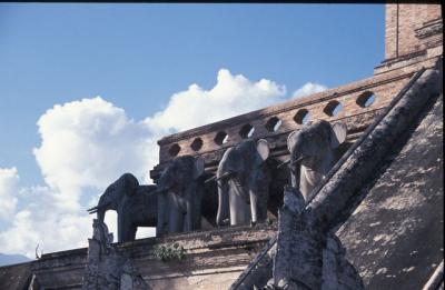 IMG009-wat in chiang mai.jpg