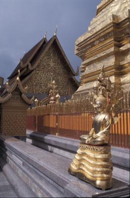 IMG026-wat on doi suthep.jpg