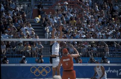 IMG276-beach volleyball - bondi beach - USA v Can.jpg