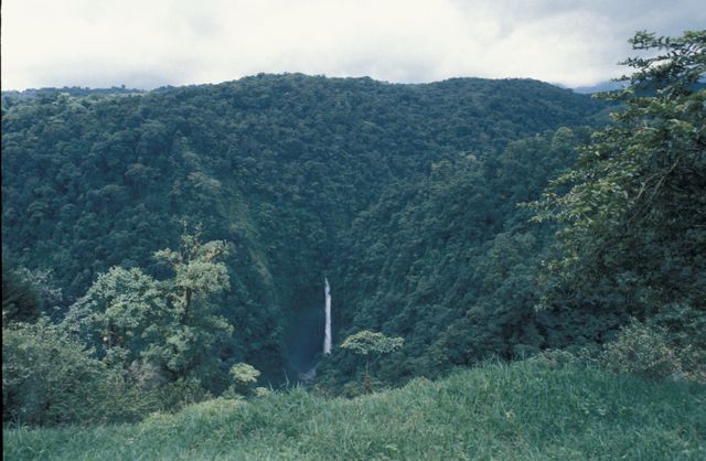 la paz waterfall 2.jpg