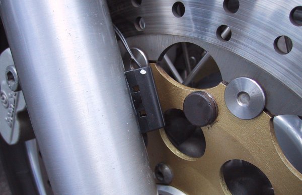 Sigma BC 600 Magnet on disc and switch on fork leg.