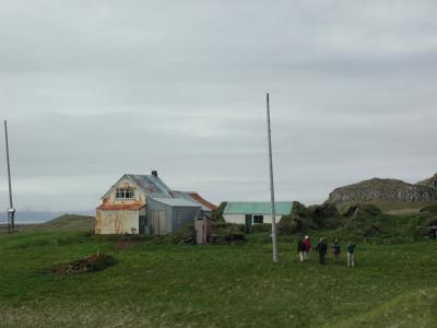 Walking on the isle Papeye
